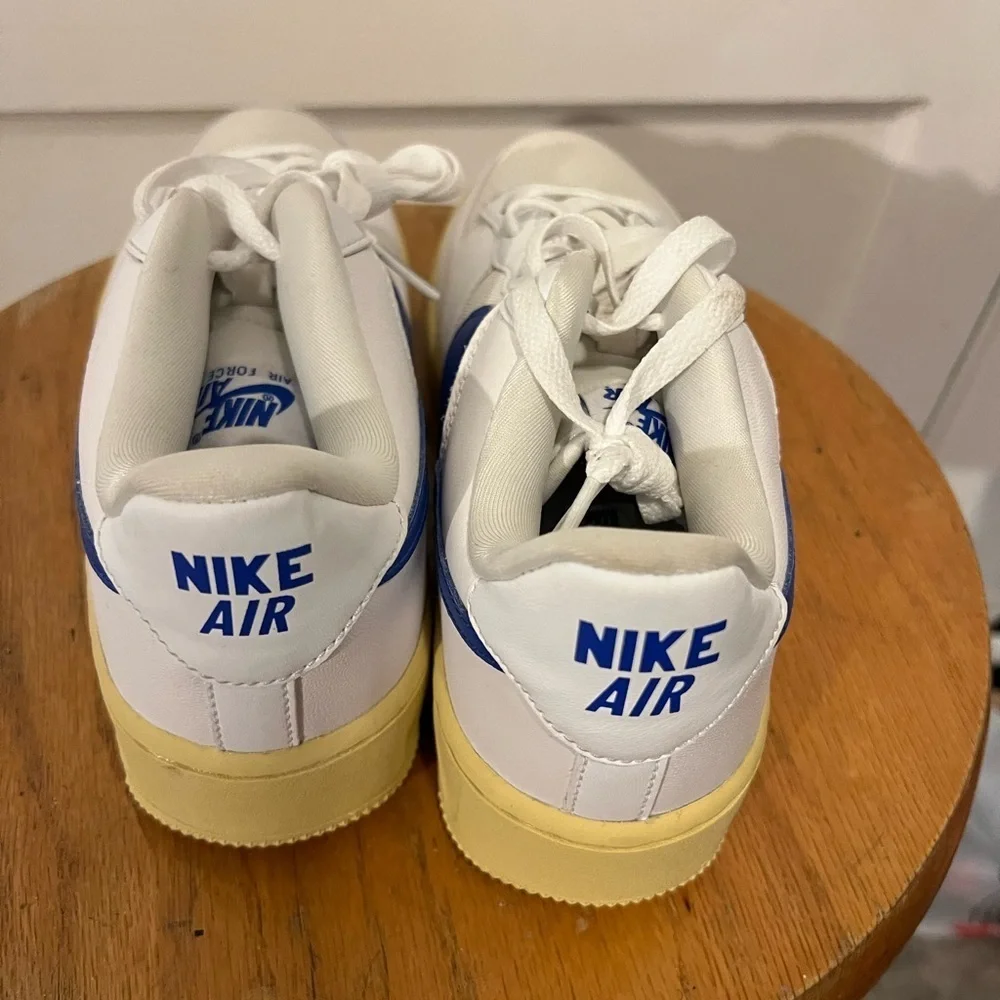 Nike White and Blue Classic Sneakers Air Force 1 Utilize Kid size 5.5 ladies 7